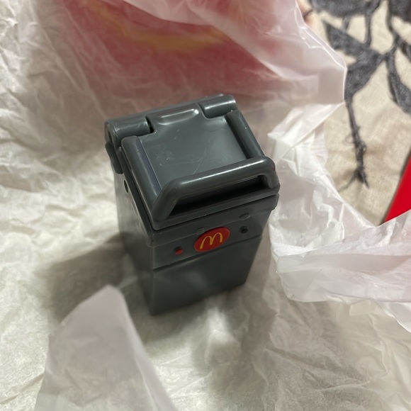 # 12 Burger Grill 🍔
Lil McDonald's 2025
Happy Meal Toy Mini McD
Series hamburger - Picture 4 of 7